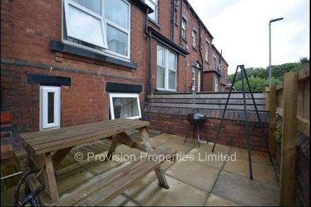 8 Bedroom near Leeds University - Photo 4