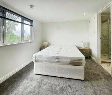Strode Street, Egham, Surrey, TW20 9BX - Photo 2