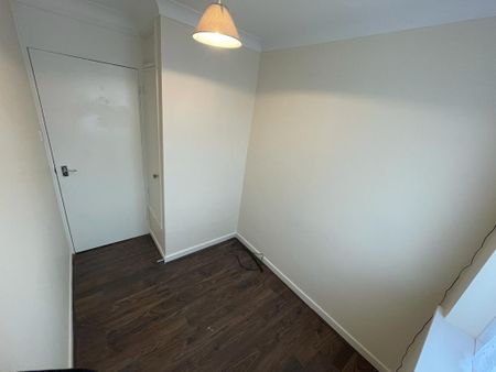 3 Bed End Terrace, Goodwin Close, CR4 - Photo 4