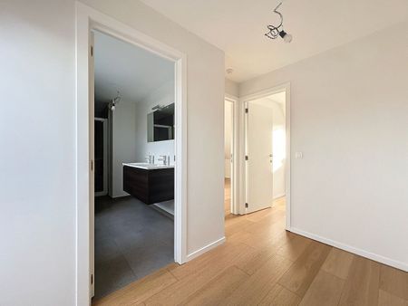 Ruim (119 m²), zuidgericht duplexwoonappartement in het centrum van Heist. - Photo 2