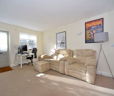 Langborough Court, Godalming - 2 bedrooms Property for lettings - S... - Photo 2