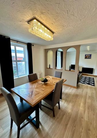 3 Bed Flat, Ocean Village, SO14 - Photo 3