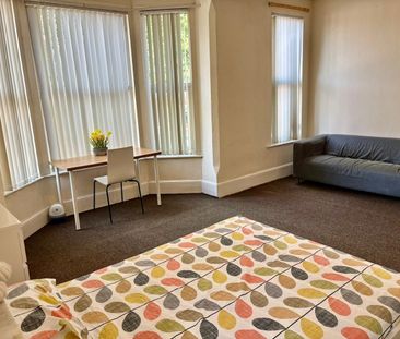 6 Bed Semi-Detached House, Lenton Boulevard, NG7 - Photo 4