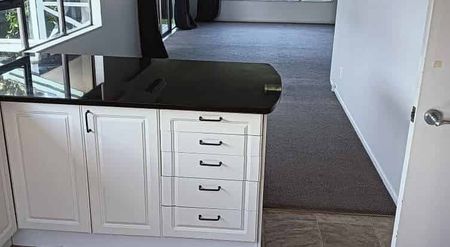 Spacious family home in Maungaraki - Photo 3