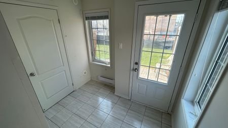 For Lease - 2552 Bromus Path, Oshawa, Ontario - Photo 3