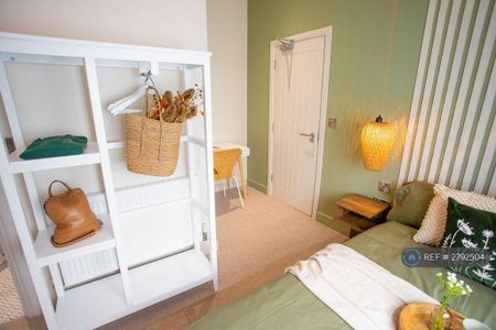 1 bedroom in a house share to rent - Photo 3