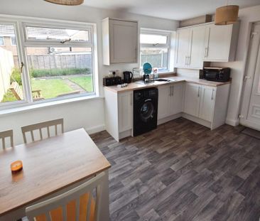 3 bedroom detached house to rent - Photo 2