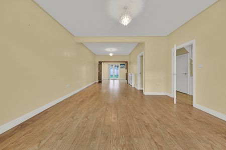 3 Bed Terraced House, St. Edmunds Road, IG1 - Photo 4