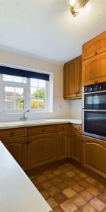 4 bed detached house to rent in Lowfield Way, Hazlemere, High Wycombe, HP15 7RR - Photo 3