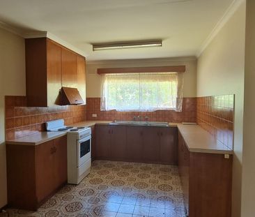 Neat & Tidy 2 Bedroom Unit - Photo 2