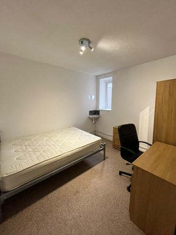 4 bedroom terraced house to rent - Photo 5