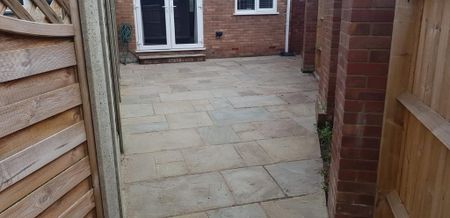 2 bedroom end of terrace house to rent - Photo 3