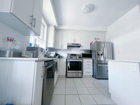 For Lease - 68 Chicago Lane, Markham, Ontario - Photo 3