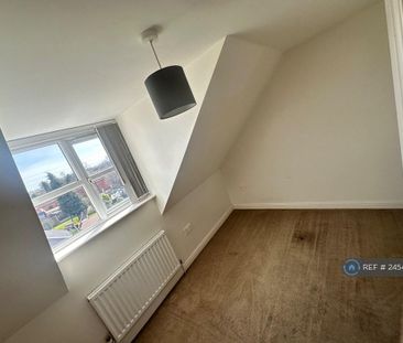 4 bedroom end of terrace house to rent - Photo 1