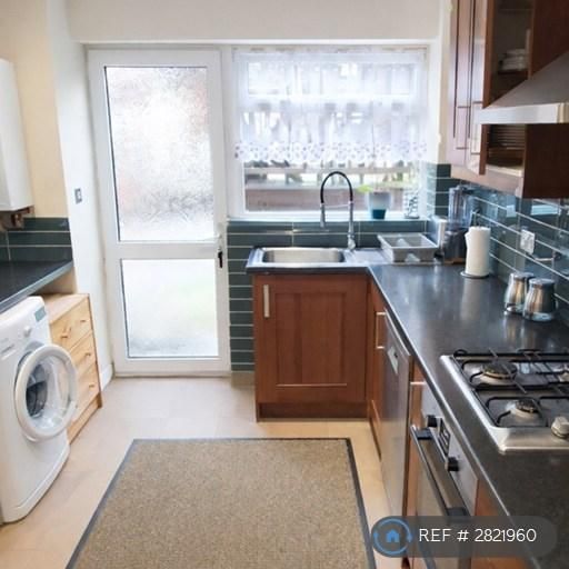 3 bedroom end of terrace house to rent - Photo 1