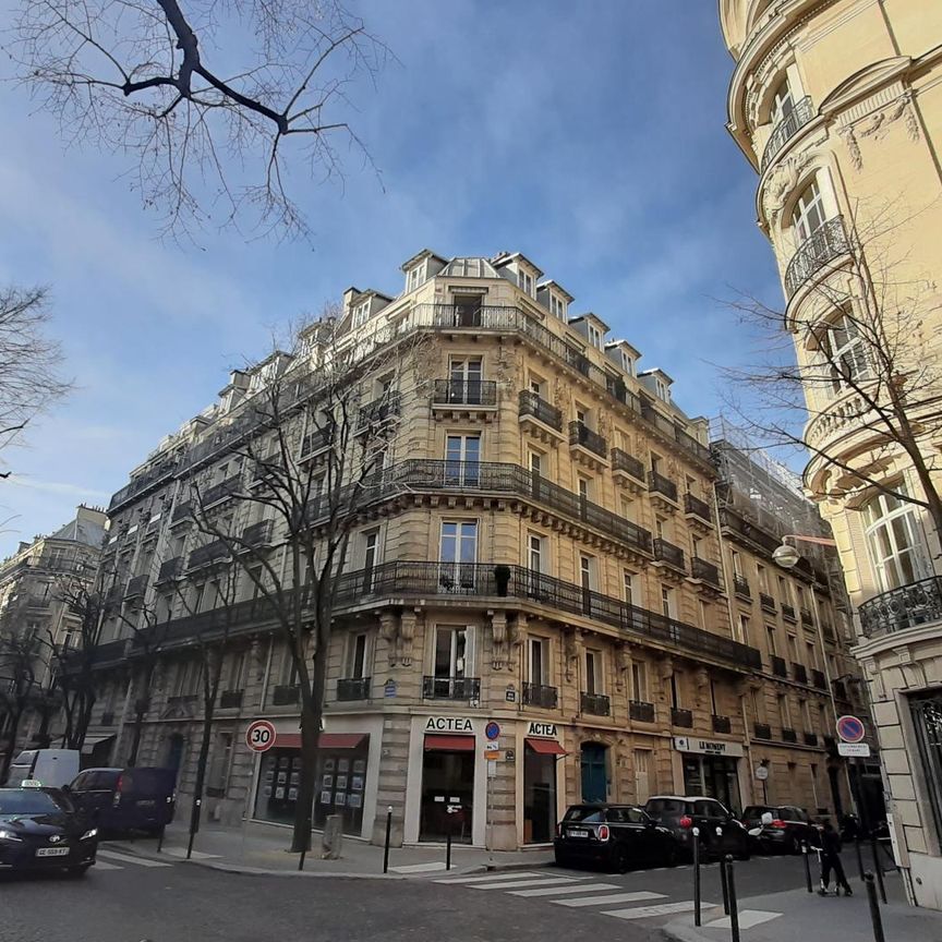 location Appartement F3 DE 84.8m² À PARIS - Photo 1