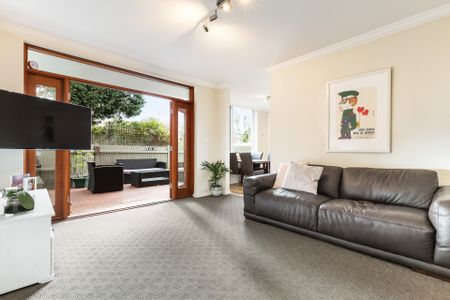 Exclusive Ground Floor Apartment With Entertaining Deck... - Photo 5