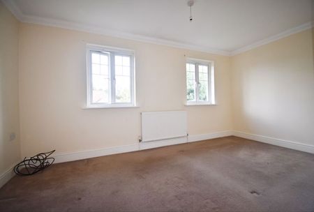 Reading Road, Basingstoke - Photo 5