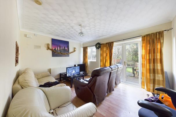 4 bedroom House To Let - Photo 1