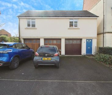 2 bedroom coach house to rent - Photo 1