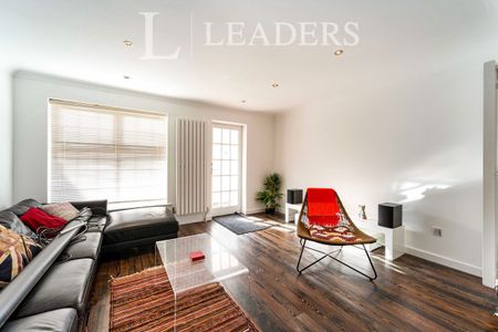 3 bedroom house to rent King Street, Southsea, PO5 - Photo 3