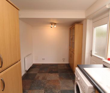 2 bedroom semi-detached house to rent - Photo 6