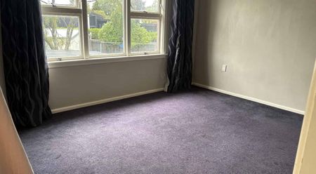 Five bedroom home - ALLENTON - Photo 5