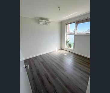 51 Clarendon Avenue, Craigieburn, Vic 3064 - Photo 3