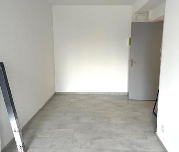 Appartement T2 rénové de 43 m2 en duplex comprenant: Rdc: salon-séj... - Photo 5