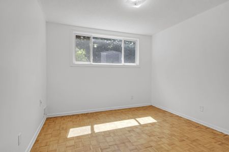 For Lease - 52 Bowhill Avenue, Cityview - Parkwoods Hills - Rideau Shore, Ontario - Photo 2