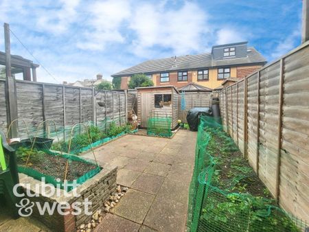 2 bedroom semi-detached house to rent - Photo 5