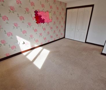 4 bedroom semi-detached house to rent - Photo 3