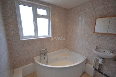 Grange Avenue, RG6 1DJ, University, Reading - Photo 5