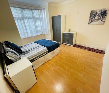 1 bedroom in a house share to rent - Photo 5