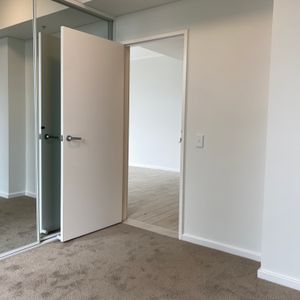 Modern 2 bedroom apartment in prime location - Photo 2