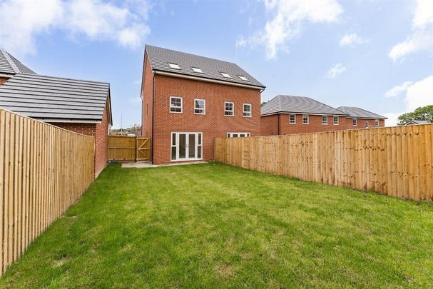 3 bedroom semi-detached house to rent - Photo 1