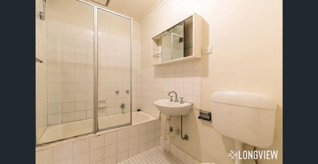 Top Floor Secure Apartment - Photo 1