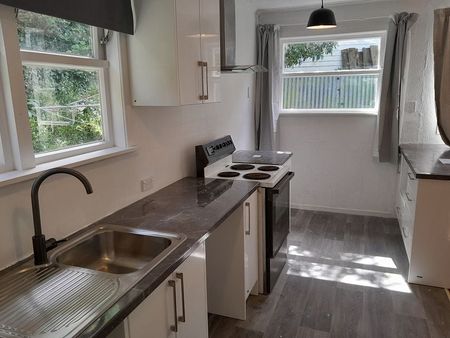 Recently renovated family home with great location - Photo 5