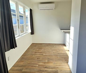 Sunny Family Home in Wainuiomata - Photo 2