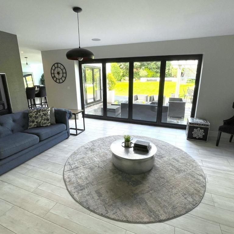 5 bedroom property to rent - Photo 1