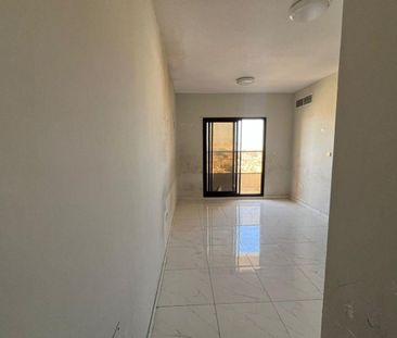 A very prime and vibrant location. One bedroom, li - Photo 1