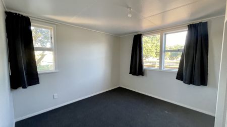 Castlecliff - 3 Bedrooms - Photo 3