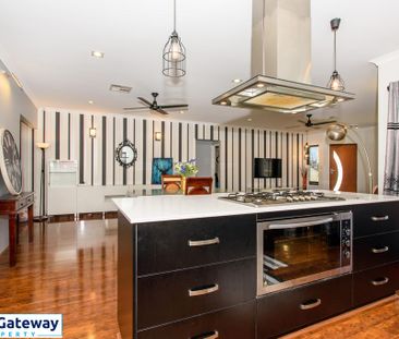 96 Macquarie Boulevard, HAMMOND PARK WA 6164 - Photo 2
