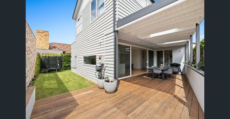 LUXURIOUS FAMILY LIVING IN THE HEART OF PARKDALE! - Photo 4