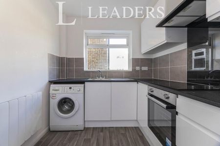 2 bedroom flat to rent - Photo 2