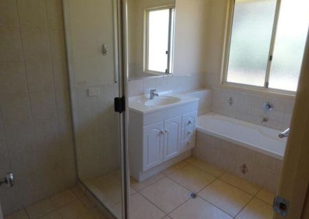 Spacious 4-Bedroom Family Home - Photo 5