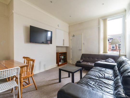 3 bedroom flat to rent - Photo 1
