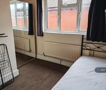 1 bedroom in a house share to rent - Photo 2