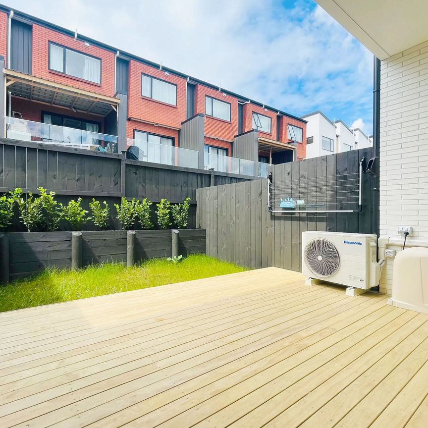 Modern Living in Flat Bush - Brand-New Terrace Home - Photo 1