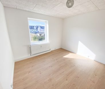 Stor og charmerende 4-værelses lejlighed i Vejgaard - Photo 1